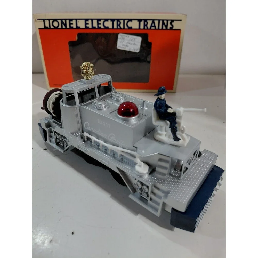 Lionel 6-18411 O Gauge Model Railroad Canadian Pacific Fire Fighter Car w/Box